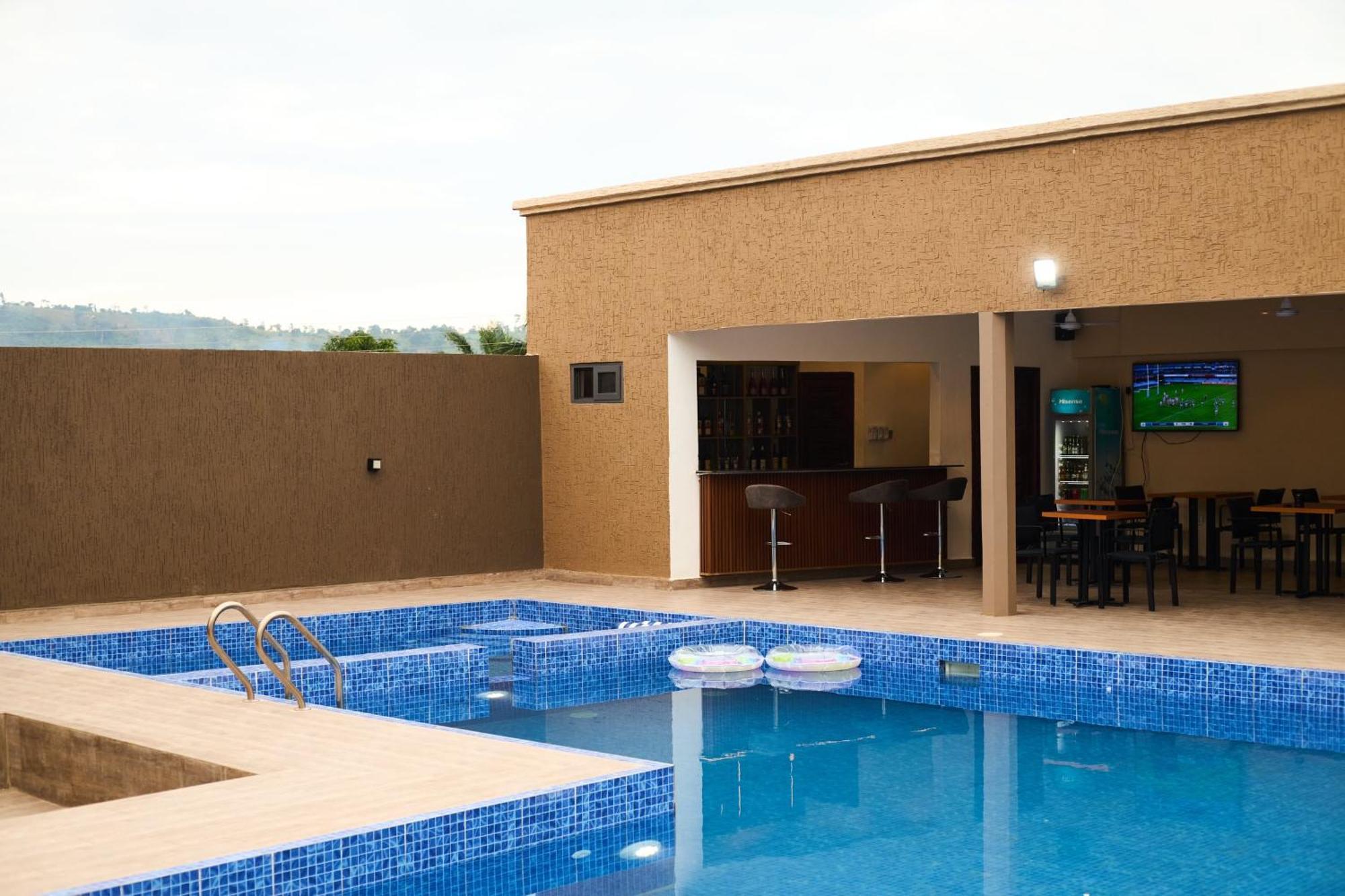 Aiden Homes And Apartments Hotel Koforidua Extérieur photo