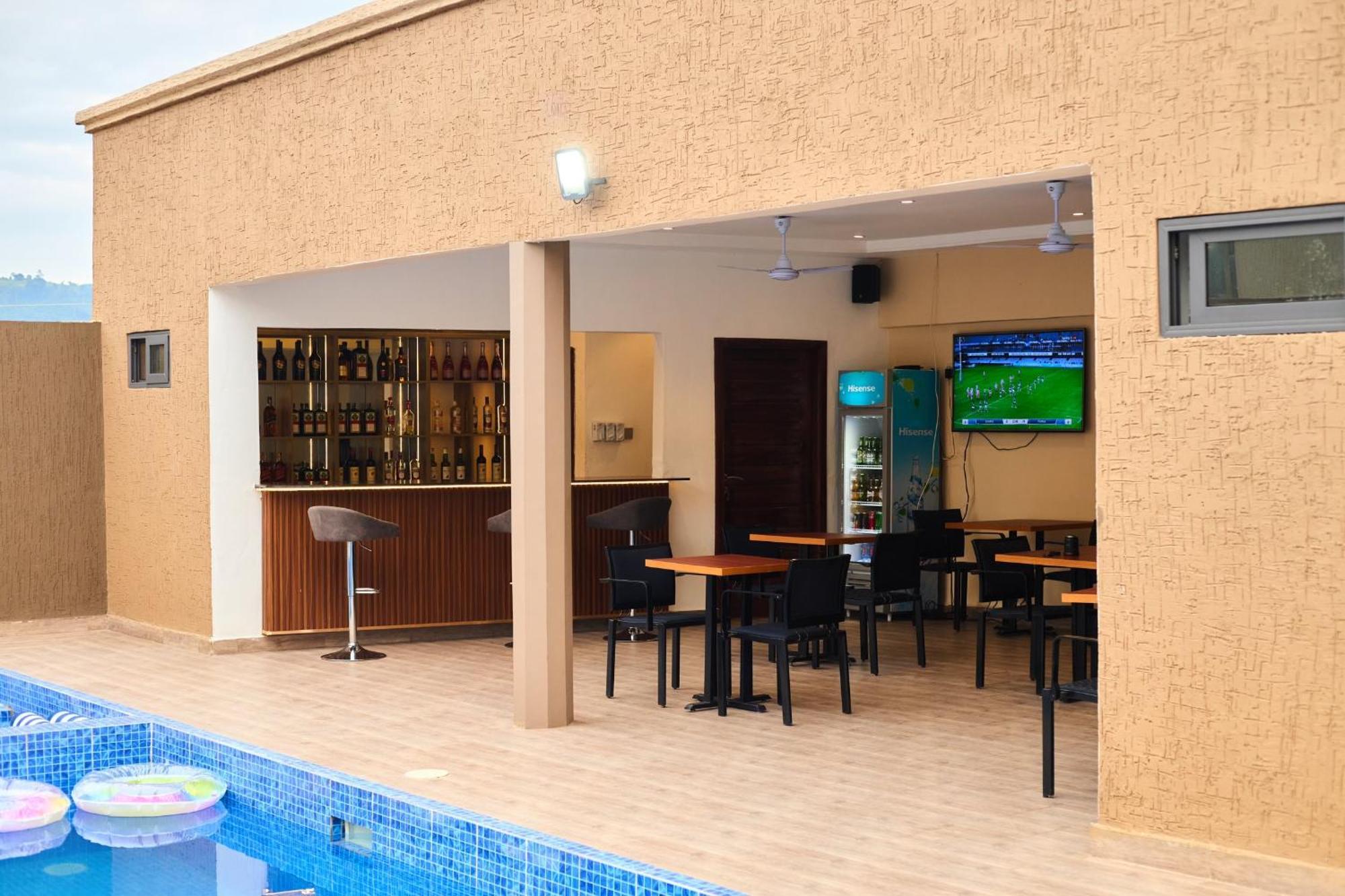 Aiden Homes And Apartments Hotel Koforidua Extérieur photo
