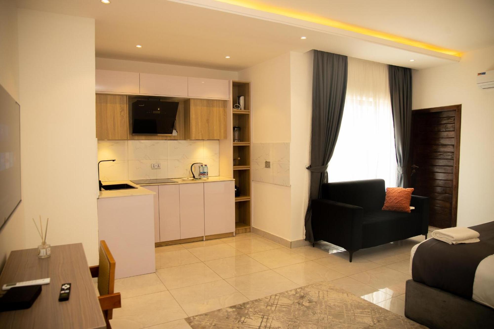 Aiden Homes And Apartments Hotel Koforidua Extérieur photo